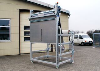 Stoffschneide- und Abrollstation